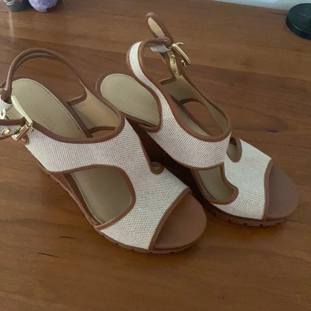 EUC Michael Kors wedges